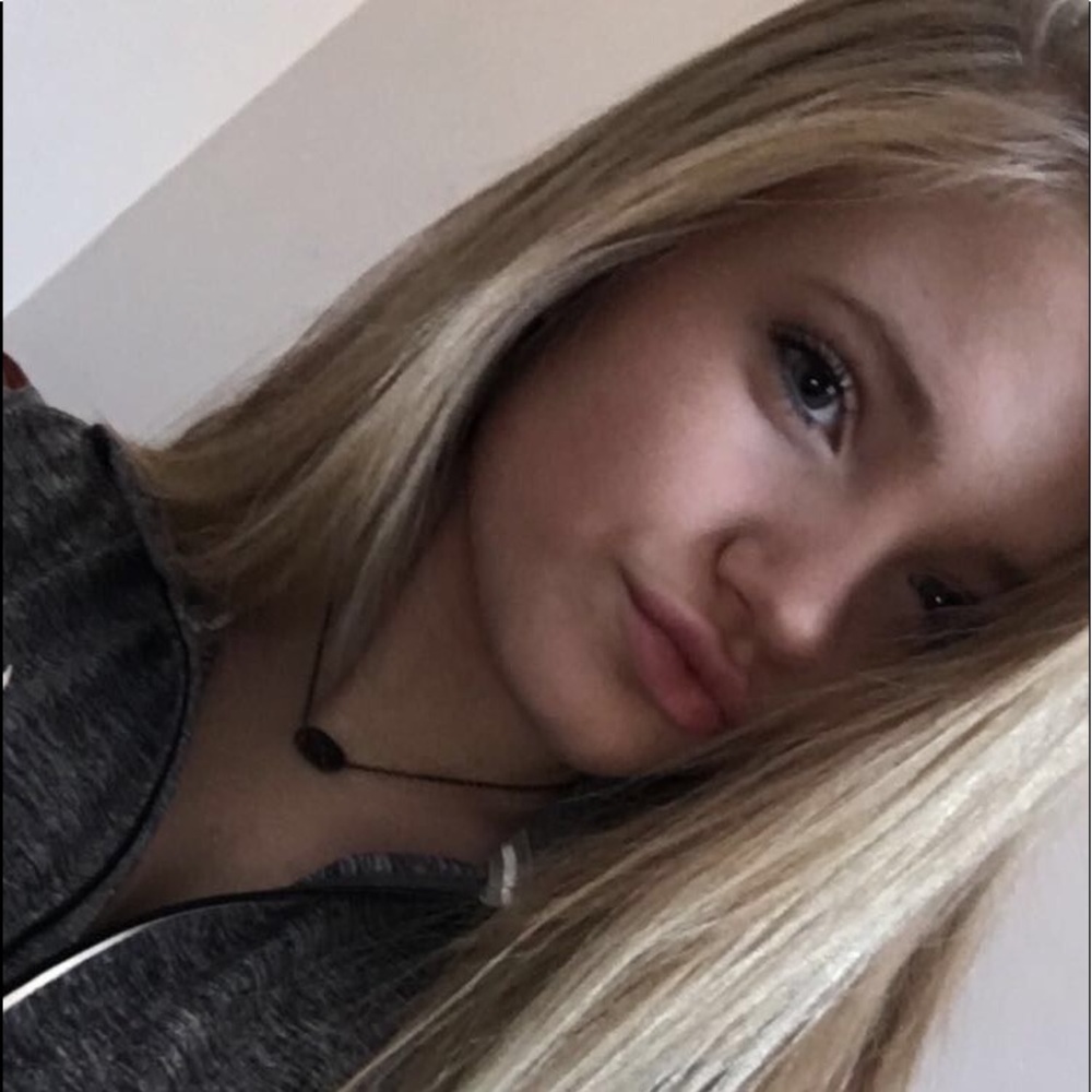 Meet your Posher, Kayla